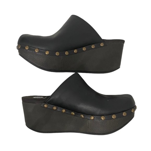 yellow box black clogs